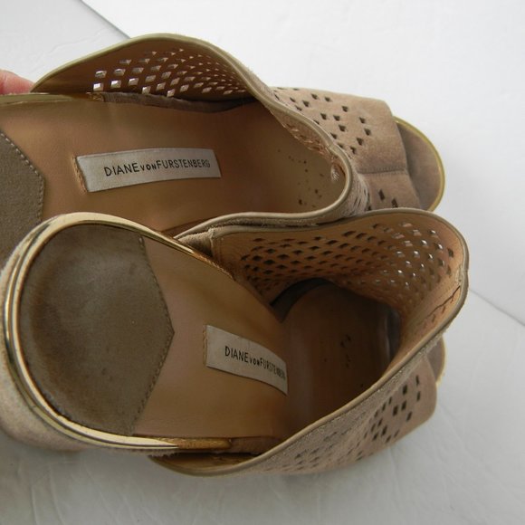 Diane Von Furstenberg Taviano Laser Cut TAN/TAUPE Heeled Mule Sandal Sz 7M - Picture 5 of 7